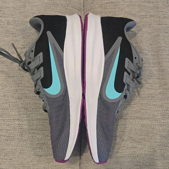Nike Gray and Blue Women's Shoes - Picture 2 of 6